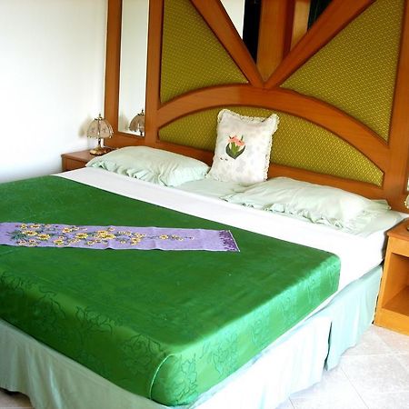 Waree'S Guesthouse Phuket Esterno foto