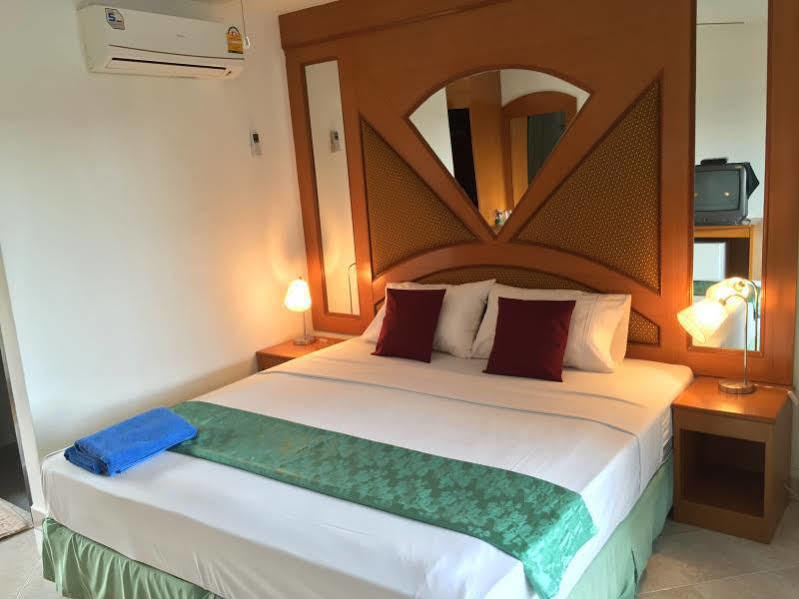 Waree'S Guesthouse Phuket Esterno foto